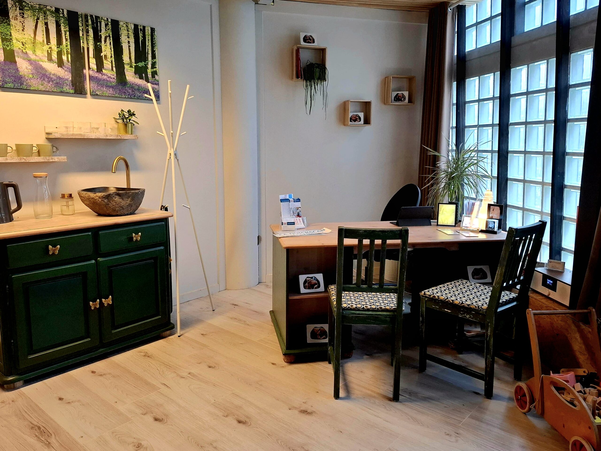 ZorgWonder.nl - Praktijk wasbak buro en speelhoek